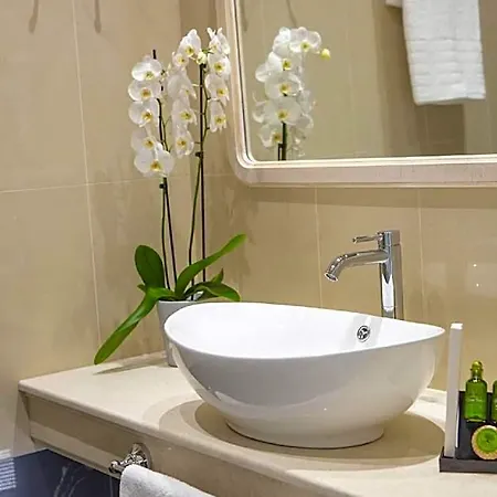 Tirkouaz - Vk Luxury Suites-private Parking Hotel *
